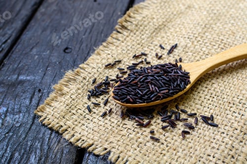 Preview: Close up of riceberry in spoon
