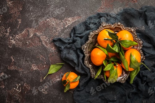 Preview: Fresh tangerines with leaves