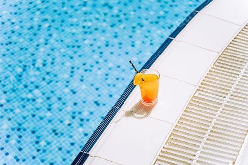 Preview: Cocktail on summer pool
