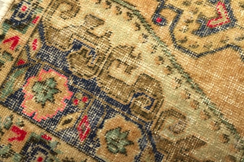 Preview: Textures and patterns in color from woven carpets