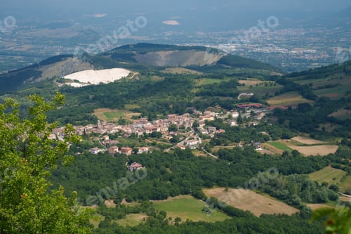 Preview: Mountain landscape along the road to Rocca di Cambio, Abruzzo