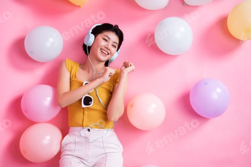 Preview: BALLOON WOMAN ISOLATED