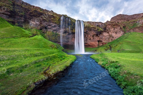 Preview: Seljalandfoss