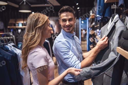 Preview: Couple doing shopping