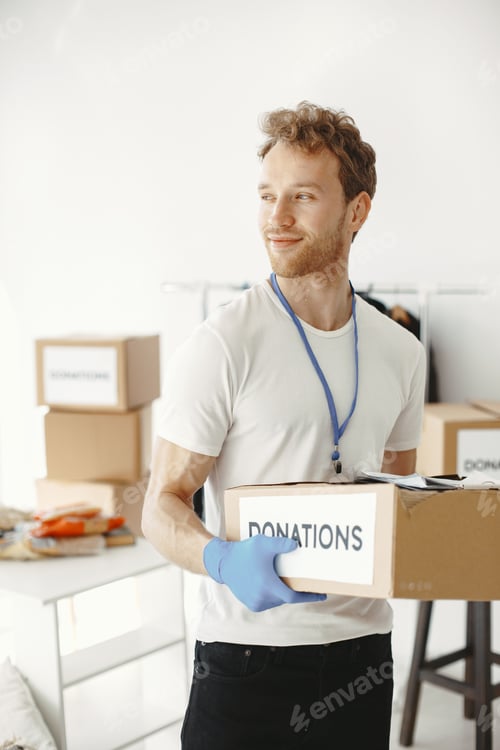 Preview: Volunteer guy packs boxes with a humanitarian help