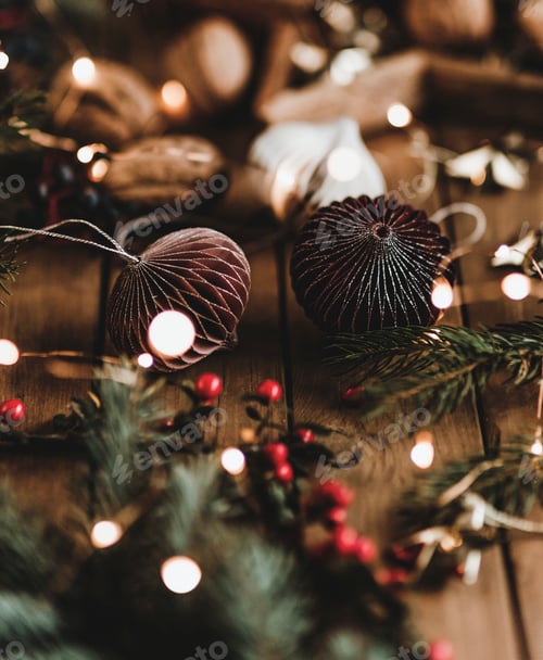 Preview: Paper ball garlands with Christmas lights on a wooden table