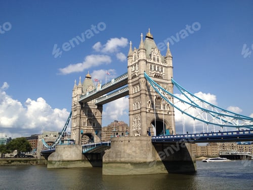 Preview: Tower Bridge in London on clear day