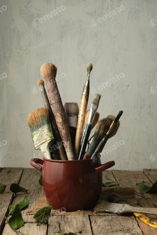 Preview: Old paintbrushes inside a pan