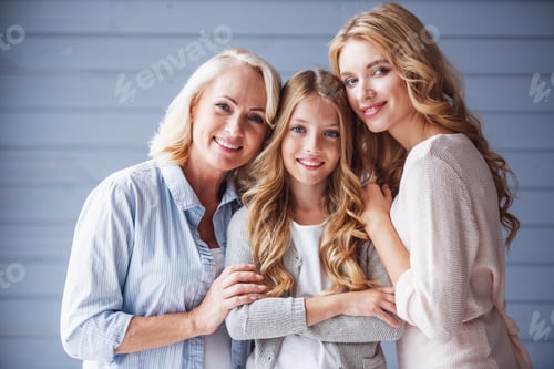 Preview: Granny, mom and daughter