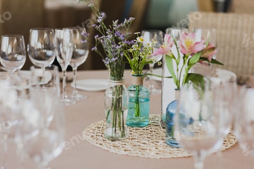 Preview: Beautiful centerpieces with vintage decoration for weddings.