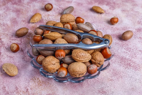 Preview: Mixed organic nuts with shell.