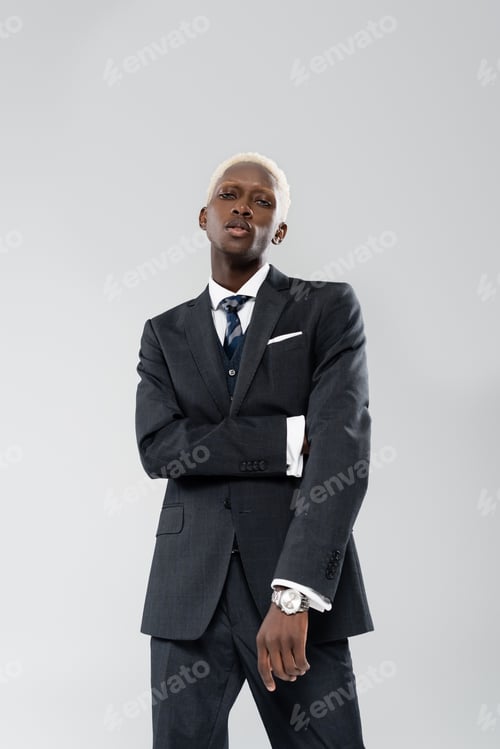 Preview: blonde african american businessman in suit posing isolated on grey