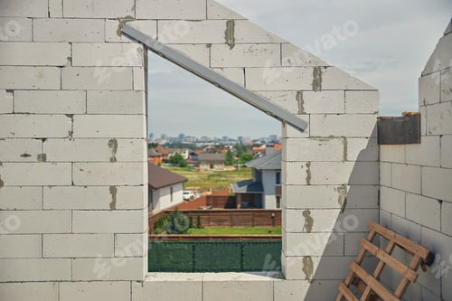 Preview: Roofless holiday cottage overlooking the neighboring buildings