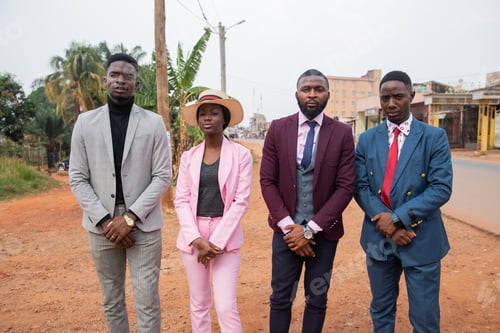 Preview: Four young fashion lovers "Sapologie "standing with their hands crossed.