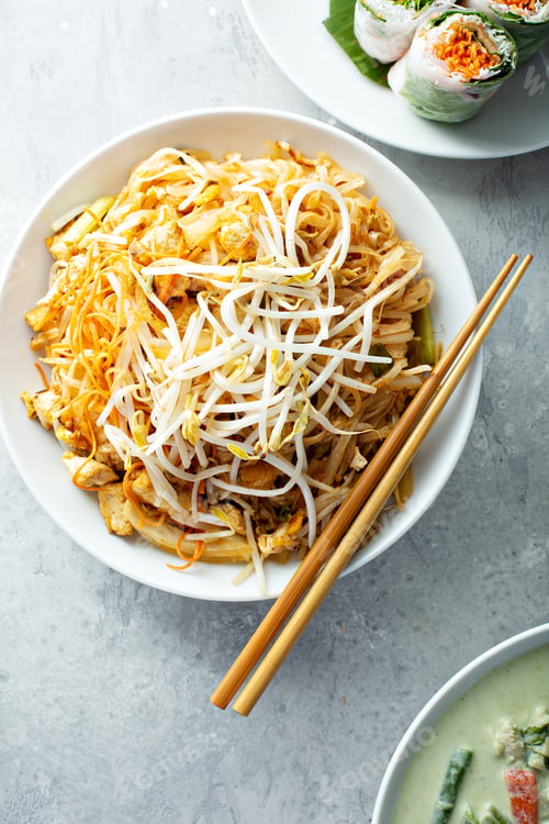 Preview: Pad Thai noodles with chicken