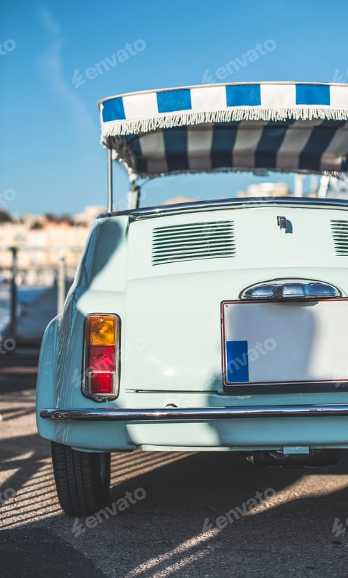 Preview: Vintage blue car