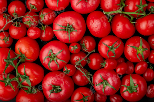 Preview: top view of pattern of tomatoes on black background