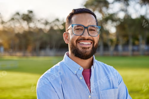Preview: Portrait of happy mid adult man smiling at sunset
