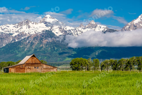 Preview: Old barn in Grand Teton Mountains