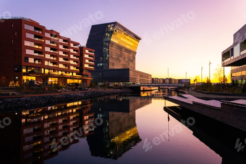 Preview: Channel of water with building on banks in Oslo city