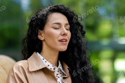 Preview: Stylish woman enjoying a peaceful day in a green park