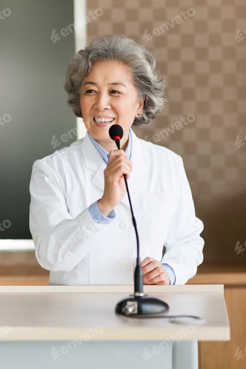 Preview: Senior female doctor giving a speech