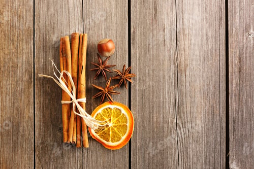 Preview: Cinnamon sticks over wooden table