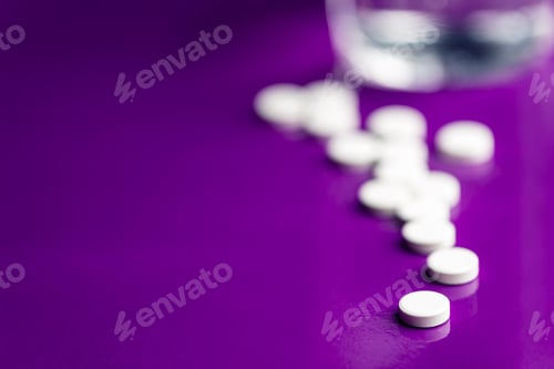 Preview: White pills over a solid lilac background with optical bokeh effect.