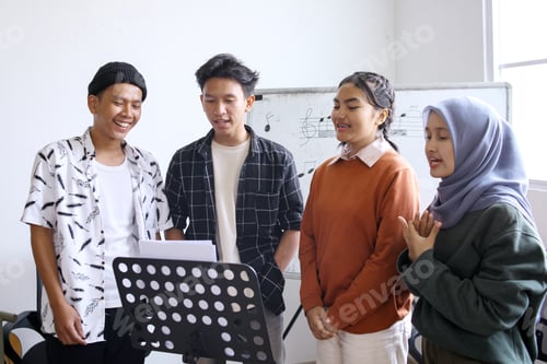 Preview: Choir Class