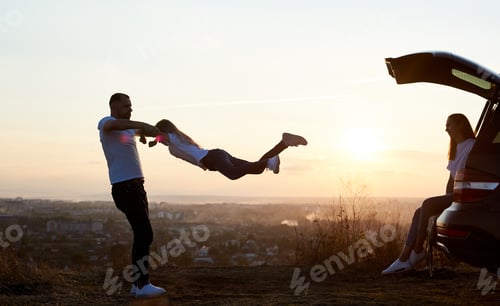 Preview: Dad and daughter having fun time