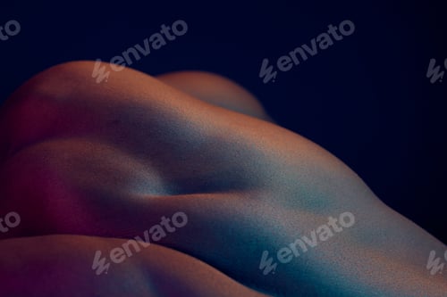 Preview: A masterpiece made by the muscle gods. Shot of a muscular man posing against a studio background.