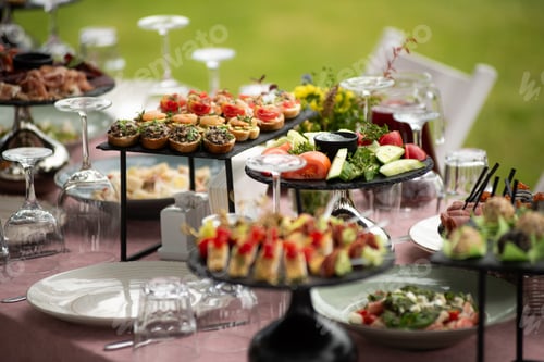 Preview: Served table. hall for banquets and weddings