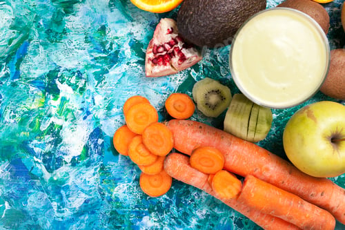 Preview: Detox smoothie next to carrots, apple, kiwi, avocado and pomegra