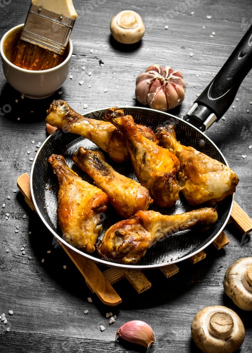 Preview: Fried chicken in pan with mushrooms , garlic and tomato sauce.