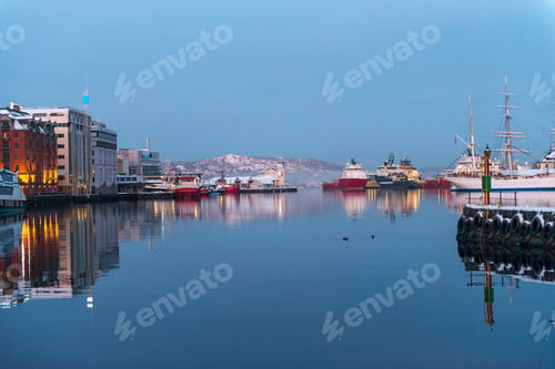 Preview: Seafront with ships in winter Bergen