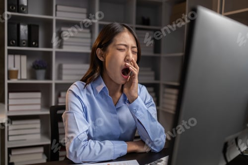 Preview: Company employees working overtime after work, working overtime after working hours due to heavy wor