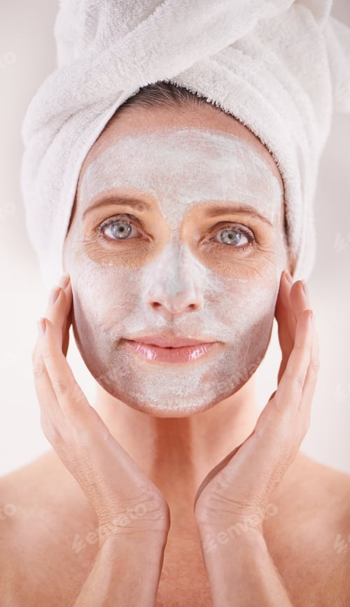 Preview: Pampering her skin with a face mask