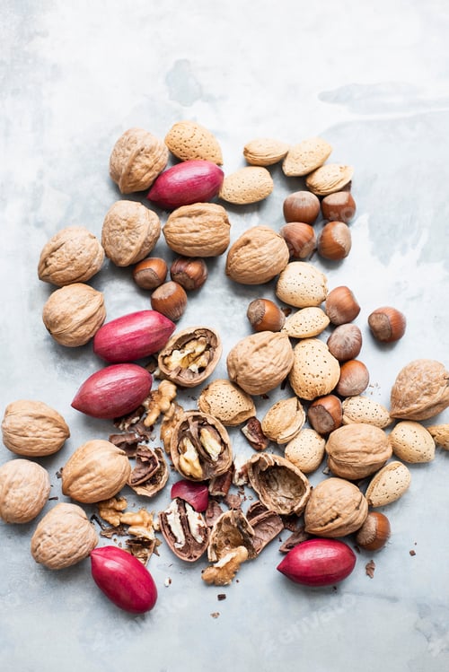 Preview: Walnuts and almonds in shell, hazelnuts and red peanuts