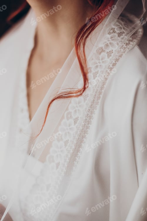 Preview: Stylish bride in silk robe and veil posing