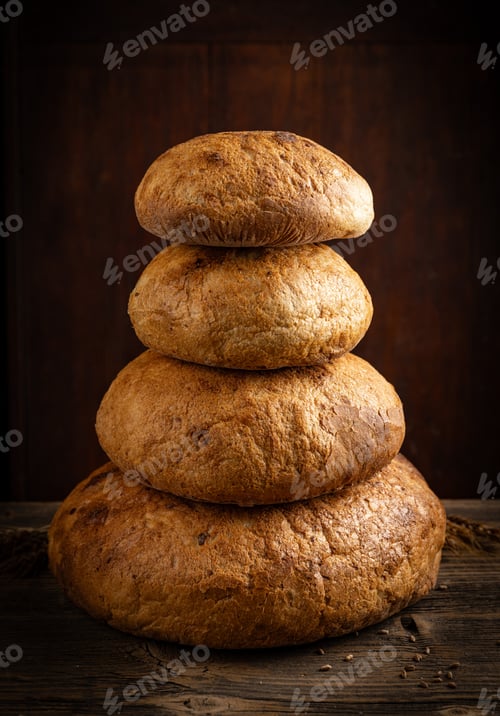 Preview: Four bread arranged in a pyramid formation