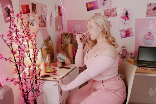 Preview: Teenager Doing Make Up