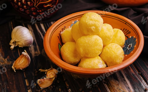 Preview: cheese balls with garlic inside in bowl