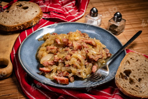 Preview: Stewed onion with sausage.