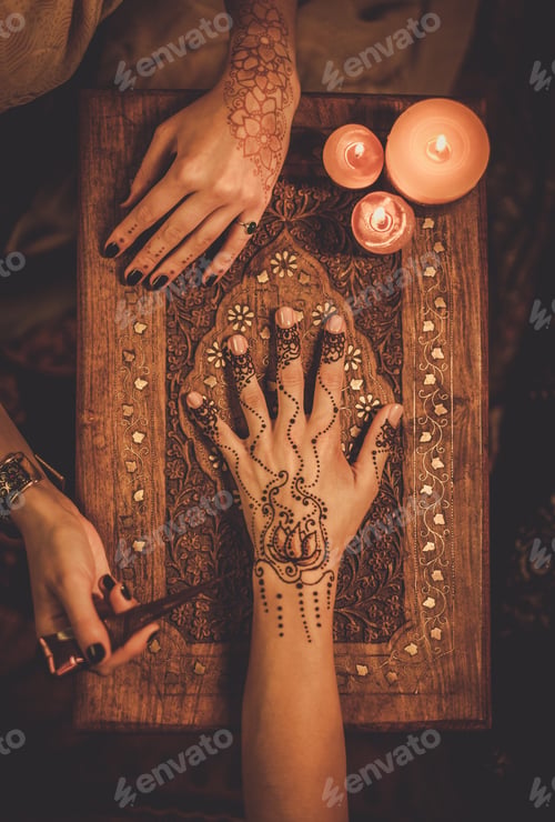 Preview: Drawing process of henna menhdi ornament on woman's hand