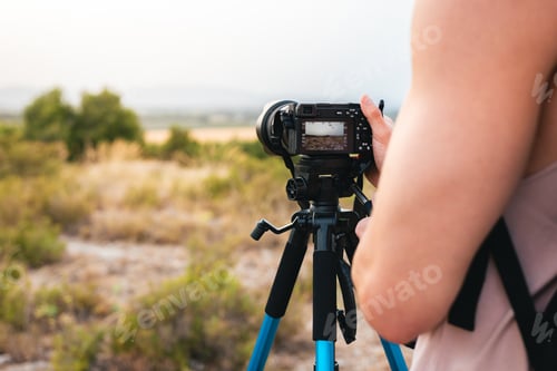 Preview: Close-up of a man taking pictures with his camera outdoors