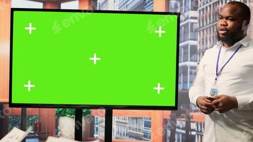 Preview: Elderly pair meeting with a financial broker next to copy space display