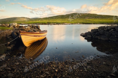 Preview: Wooden boat at Connemara