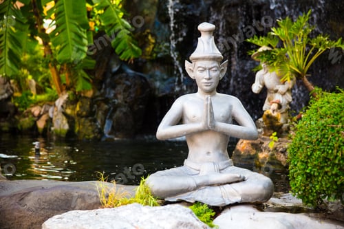Preview: Giant Statue In Garden At Wat Pho Temple