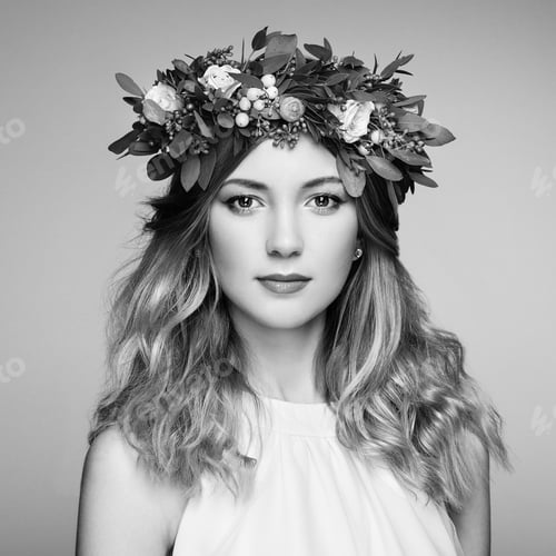 Preview: Beautiful blonde woman with flower wreath on her head