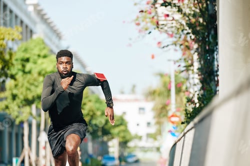 Preview: Sportsman running sprint thriathlon